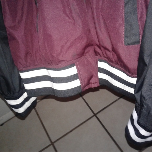 23 maroon zip up - Picture 3 of 3